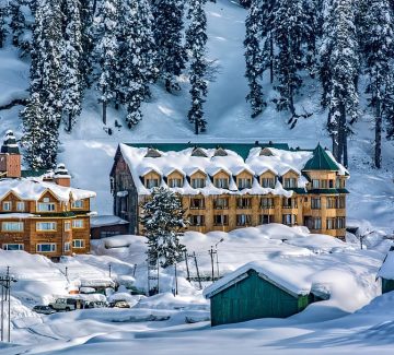 landscape-view-himalayas-kashmir